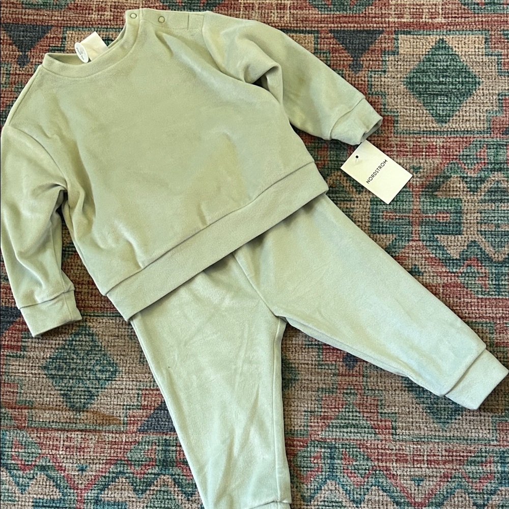 NWT Velour 2 Piece Set Unisex Baby